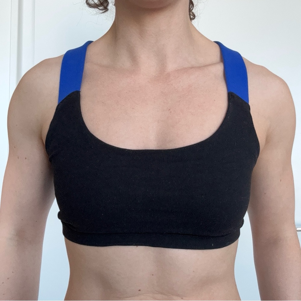 AEO Performance Black Blue Sports Bra Low impact yoga Pilates athleisure workout